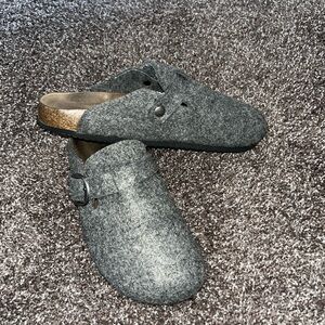 Grey Felt Clogs with Buckle
